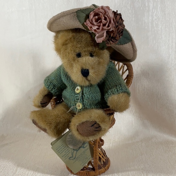 J.B Bean and Associates Other - Boyd’s Bear Mrs Trumbull w/ Wicker Chair